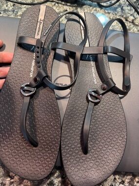 Lenny Niemeyer Jelly T-Strap Sandals with Silver Ring Detail Sz 10